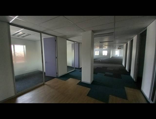 1,403M² OFFICE TO LET IN BRYANSTON